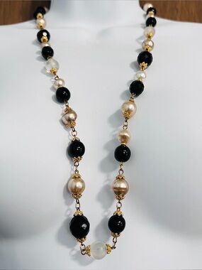 Kenneth Jay Lane Necklace Alternating Black And White Faux Pearl Beads Classic